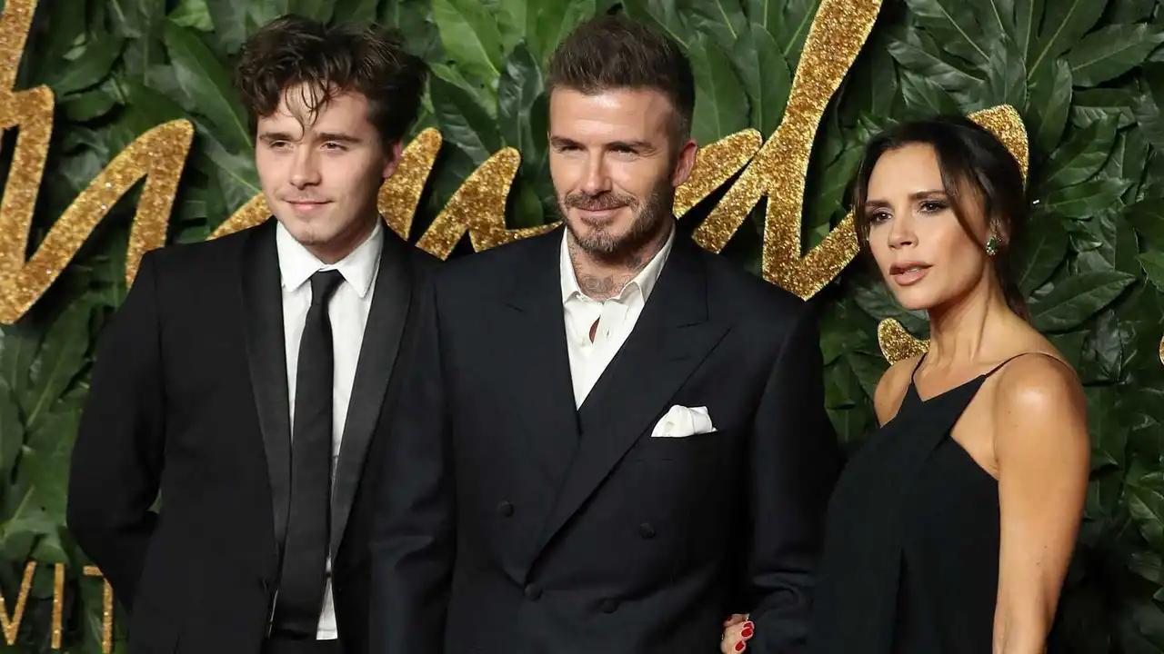 صمت مفاجئ.. مدرب بافوس يرفض التعليق على أزمة بيكهام وأسرته داخل المؤتمر